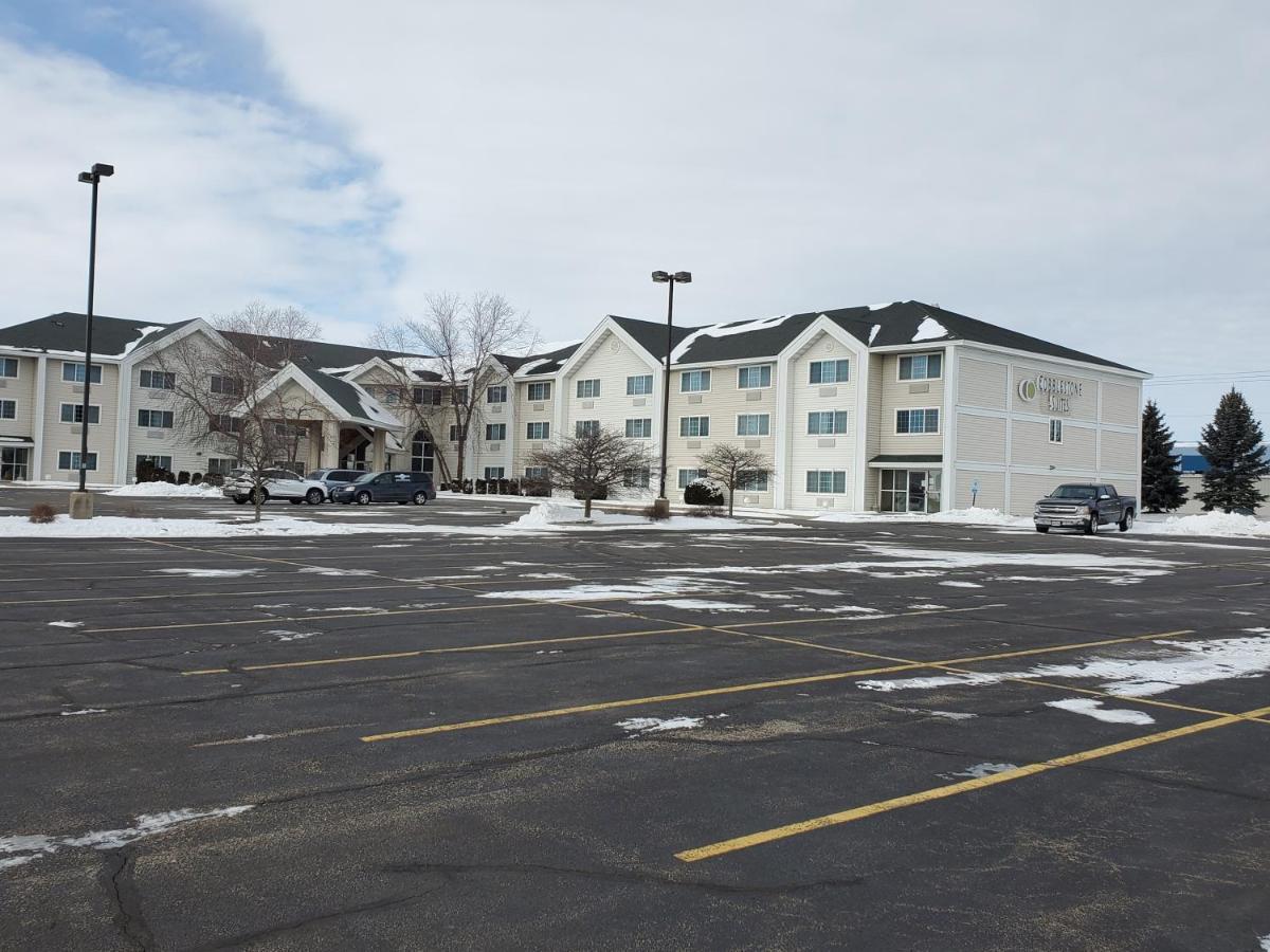 Cobblestone Suites - Oshkosh Exterior photo