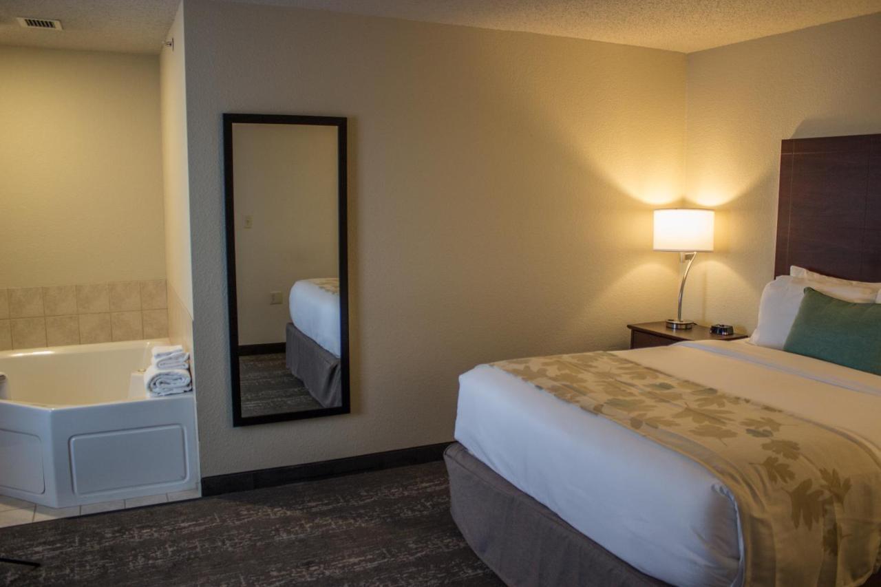 Cobblestone Suites - Oshkosh Exterior photo